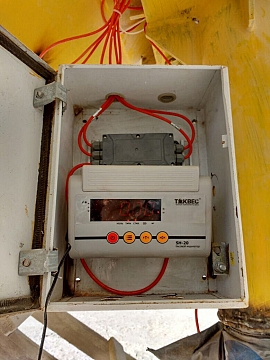 Весовой индикатор SH-20 и суммарная коробка JP-4 в работе